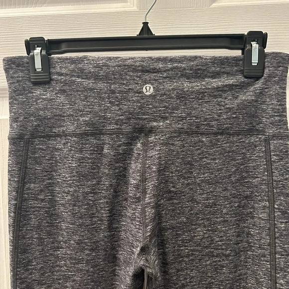 ! Lululemon Run: Turn Around Tight Heathered Black Hidden Pockets Size 8 - Picture 4 of 5